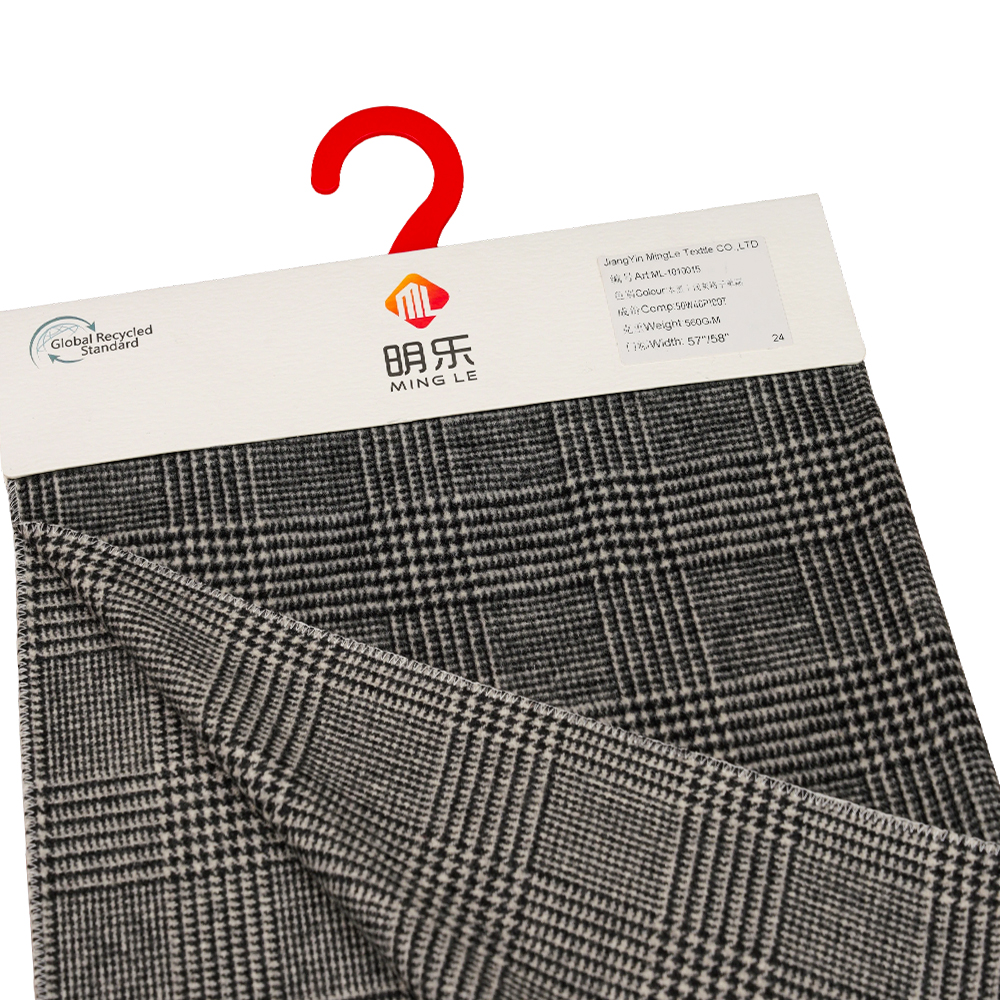 ขนสัตว์ 50%, โพลีเอสเตอร์ 40%, เส้นใยอื่นๆ 10%, 560 กรัม/เมตร, สีดำ + สีเทาอ่อน, ผ้าวูลเคลือบหน้าเดียวลายสก๊อต, ML-1010015