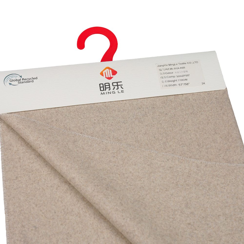ขนสัตว์ 50%, โพลีเอสเตอร์ 40%, เส้นใยอื่นๆ 10%,770 กรัม/เมตร, ถั่วบดสีธรรมชาติ, ผ้า Twill Melton, ML-0124-4425