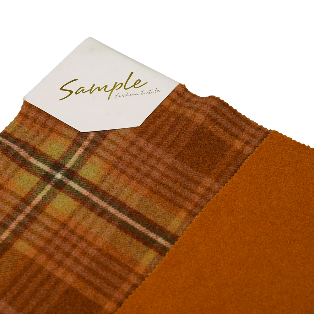 ขนสัตว์ 50%, โพลีเอสเตอร์ 40%, เส้นใยอื่นๆ 10%, 860G/M, ลายตารางสีน้ำตาลและสีเหลือง, ผ้ากำมะหยี่, ML-062142104
