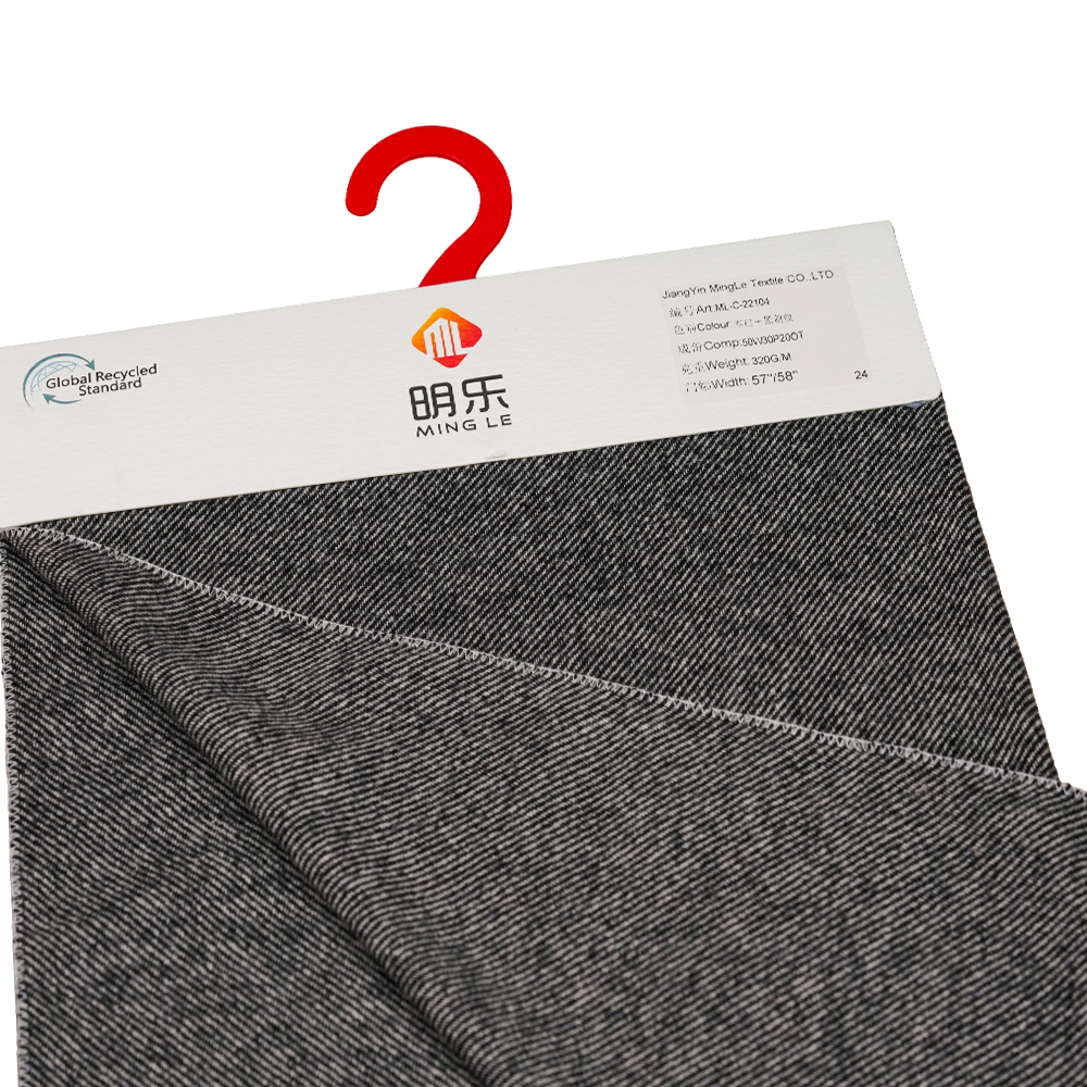 ขนสัตว์ 50%, โพลีเอสเตอร์ 30%, เส้นใยอื่นๆ 20%, 320G/M, สีขาวนวล + สีดำ, ผ้าสักหลาดทวิลล์, ML-C-22104