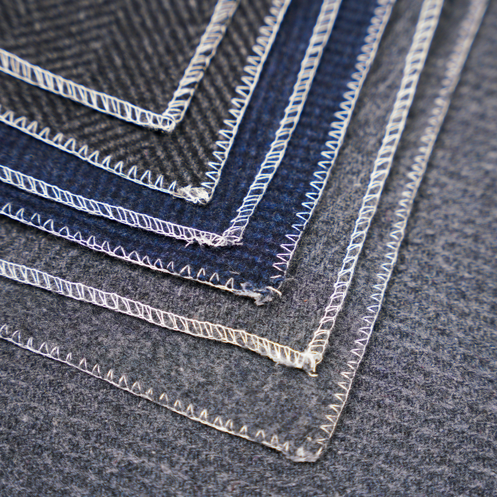 ขนสัตว์ 50%, เส้นใยอื่นๆ 50%, 760 กรัม/เมตร, สีเทาเข้ม + สีเทาปานกลาง, ผ้าลายสก็อตลายก้างปลา Melton, ML-241150-760