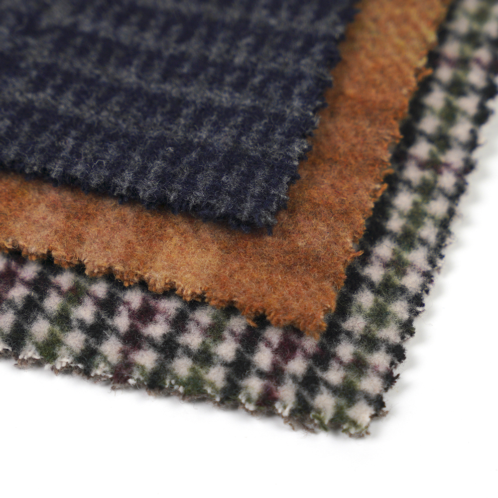 ขนสัตว์ 50%, โพลีเอสเตอร์ 40%, เส้นใยอื่นๆ 10%, 860G/M, ลายตารางสีน้ำตาลและสีเหลือง, ผ้ากำมะหยี่, ML-062142104