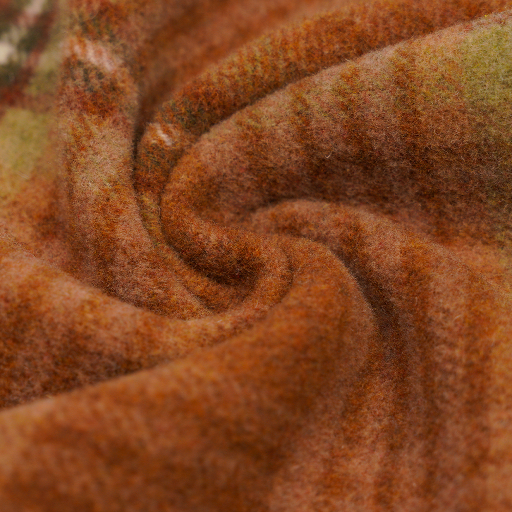 ขนสัตว์ 50%, โพลีเอสเตอร์ 40%, เส้นใยอื่นๆ 10%, 860G/M, ลายตารางสีน้ำตาลและสีเหลือง, ผ้ากำมะหยี่, ML-062142104