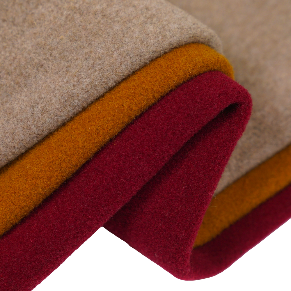 ขนสัตว์ 20%, โพลีเอสเตอร์ 70%, 690G/M, สีเอิร์ธโทน, ผ้าไพล์, ML-2010384-4